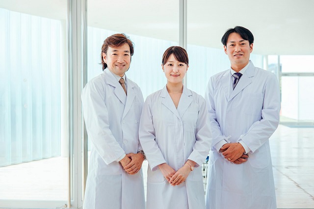 医師が並ぶ様子